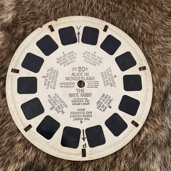 VIEW-MASTER Antique 1950’s Stereoscope with Alice in Wonderland Reel - Picture 15 of 17